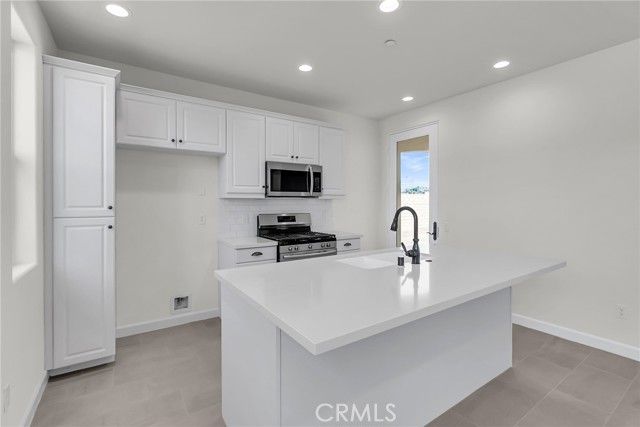 7408 Desert Sky Drive, Yucca Valley, CA 92284