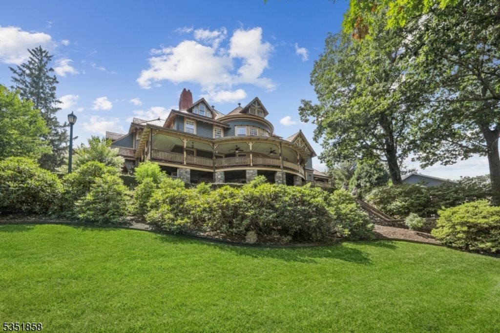 33 Edgemere Ave, Mount Arlington Boro, NJ 07856 — exterior