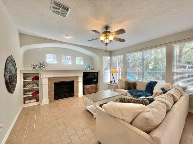 46 Flickering Sun Court, The Woodlands, TX 77382