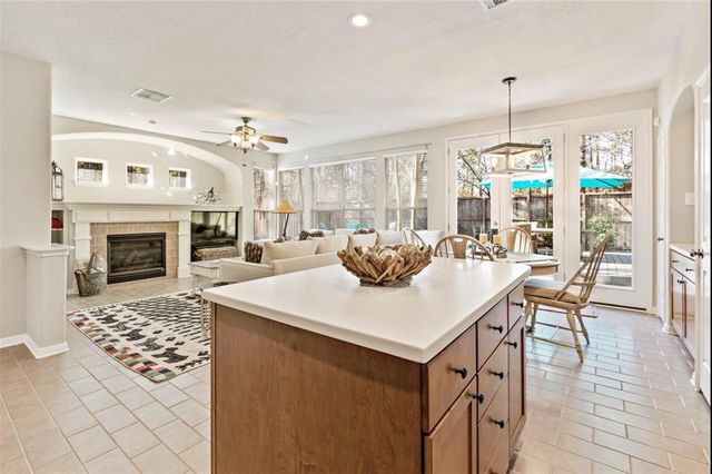 46 Flickering Sun Court, The Woodlands, TX 77382