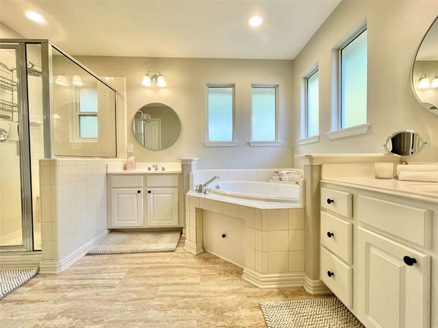 46 Flickering Sun Court, The Woodlands, TX 77382