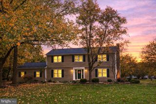 100 KNICKERBOCKER DR, Belle Mead, NJ 08502