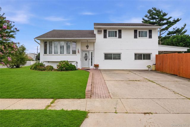 245 Seaford Avenue, Massapequa, NY 11758