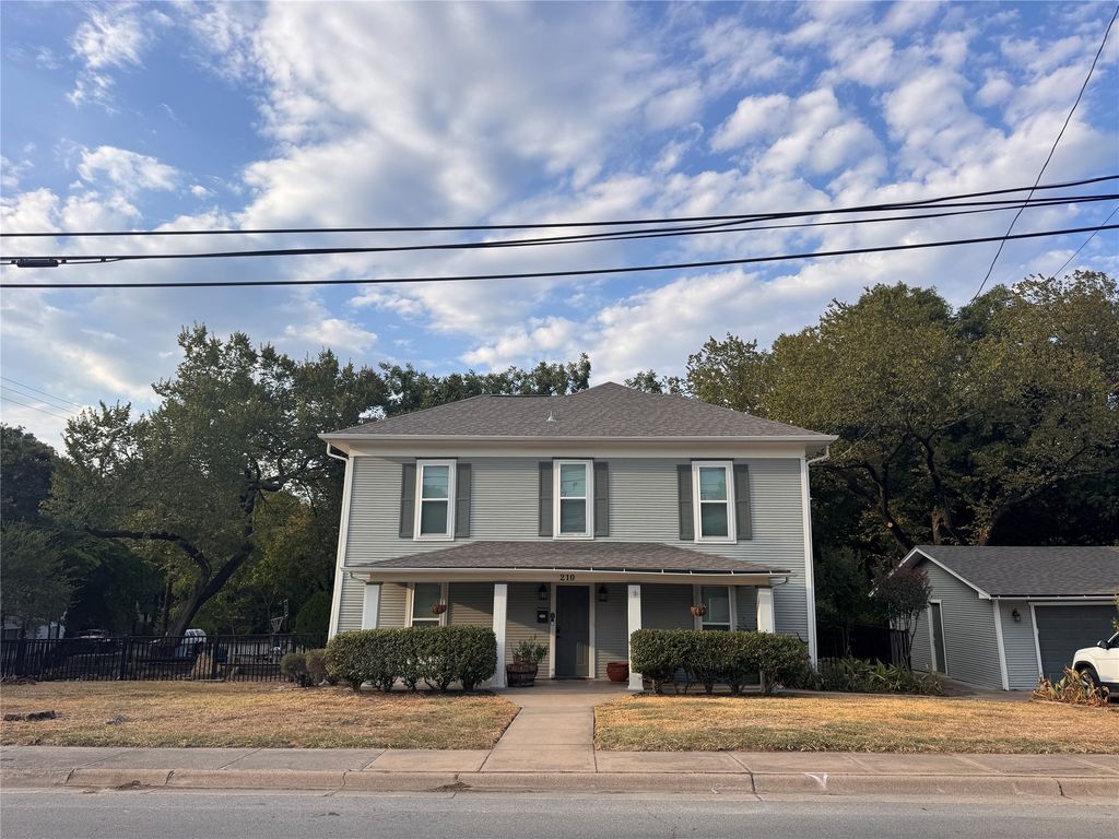 210 W Spring Street, Weatherford, TX 76086 — exterior