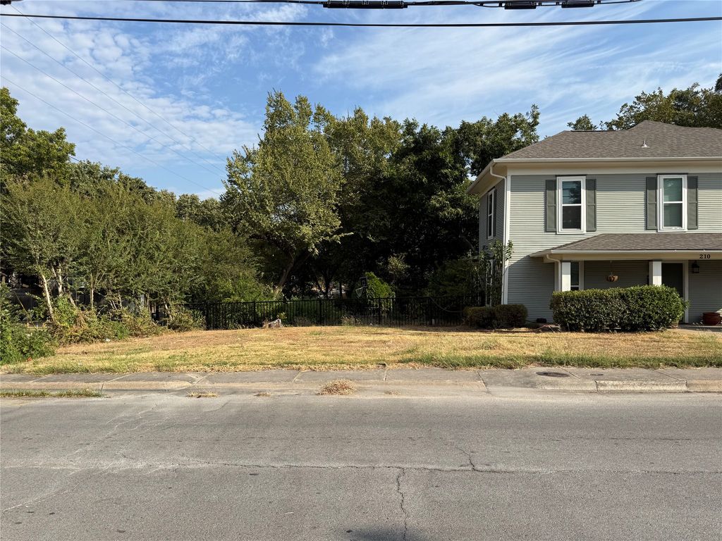 210 W Spring Street, Weatherford, TX 76086 — photo 2