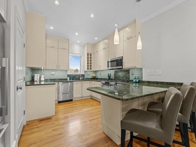 101 Winthrop Rd 1, Brookline, MA 02445