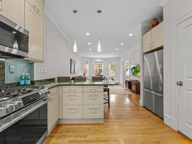 101 Winthrop Rd 1, Brookline, MA 02445