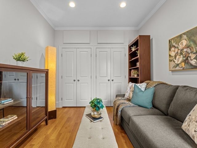 101 Winthrop Rd 1, Brookline, MA 02445