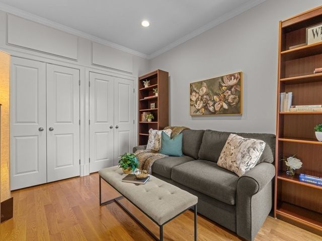 101 Winthrop Rd 1, Brookline, MA 02445