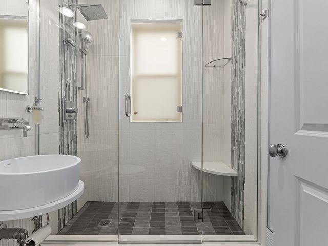 101 Winthrop Rd 1, Brookline, MA 02445