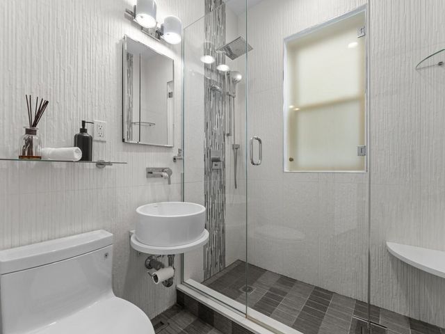 101 Winthrop Rd 1, Brookline, MA 02445