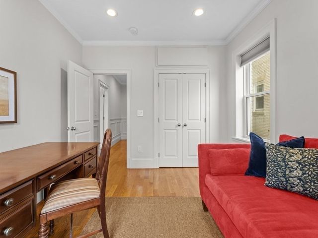 101 Winthrop Rd 1, Brookline, MA 02445