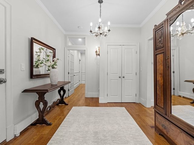 101 Winthrop Rd 1, Brookline, MA 02445