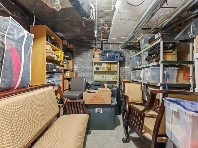 101 Winthrop Rd 1, Brookline, MA 02445