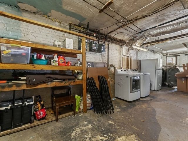 101 Winthrop Rd 1, Brookline, MA 02445