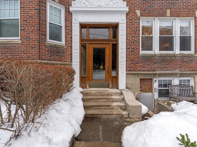101 Winthrop Rd 1, Brookline, MA 02445
