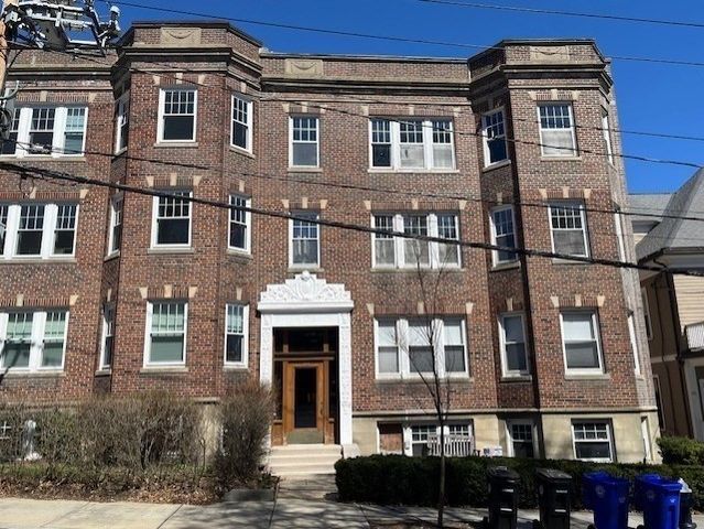 101 Winthrop Rd 1, Brookline, MA 02445