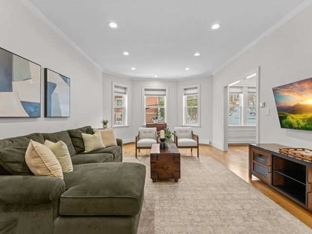 101 Winthrop Rd 1, Brookline, MA 02445