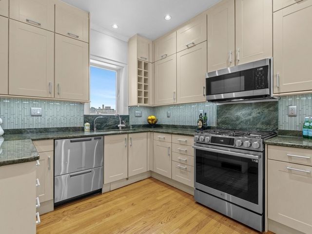 101 Winthrop Rd 1, Brookline, MA 02445