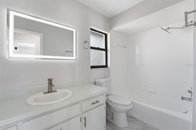 5737 DEER HOLLOW LANE W, Sarasota, FL 34232