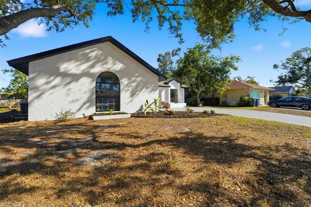 5737 DEER HOLLOW LANE W, Sarasota, FL 34232