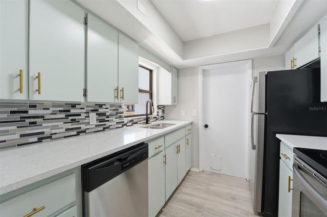 5737 DEER HOLLOW LANE W, Sarasota, FL 34232