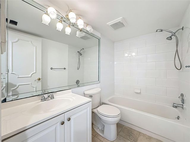 1511 PELICAN POINT DRIVE BA180, Sarasota, FL 34231