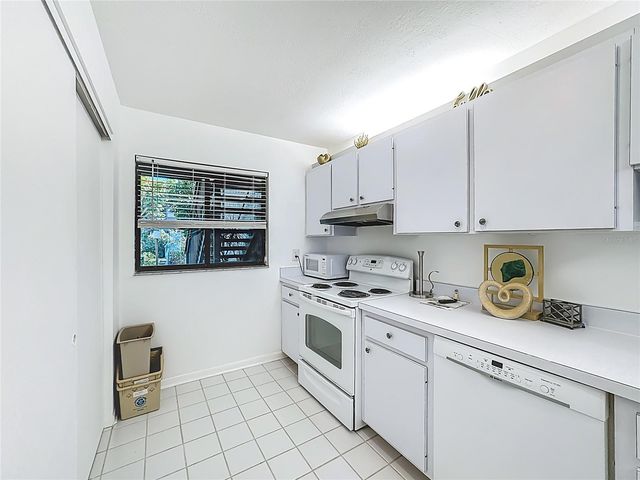 1511 PELICAN POINT DRIVE BA180, Sarasota, FL 34231