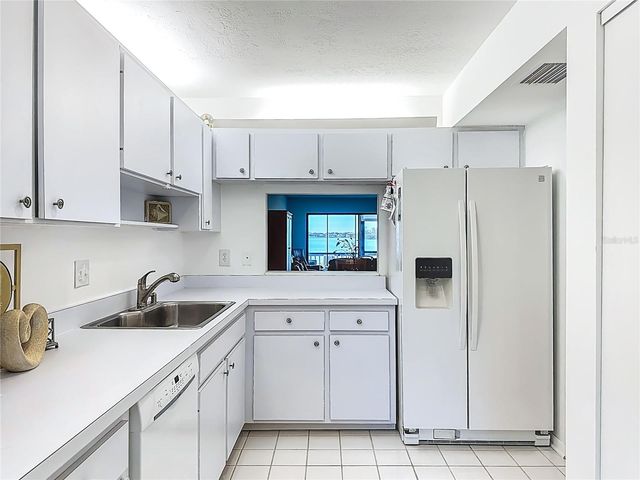 1511 PELICAN POINT DRIVE BA180, Sarasota, FL 34231