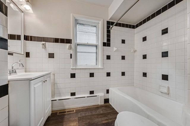 1017 E Pearson STREET, Milwaukee, WI 53202
