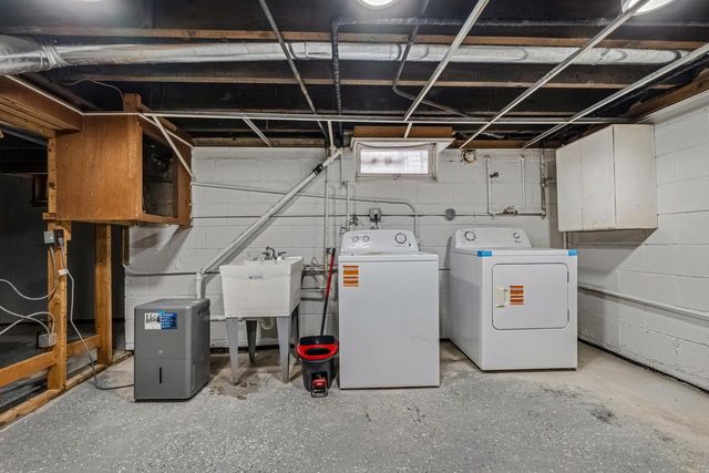 1017 E Pearson STREET, Milwaukee, WI 53202