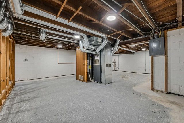 1017 E Pearson STREET, Milwaukee, WI 53202
