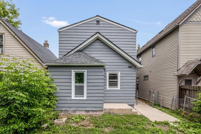 1017 E Pearson STREET, Milwaukee, WI 53202