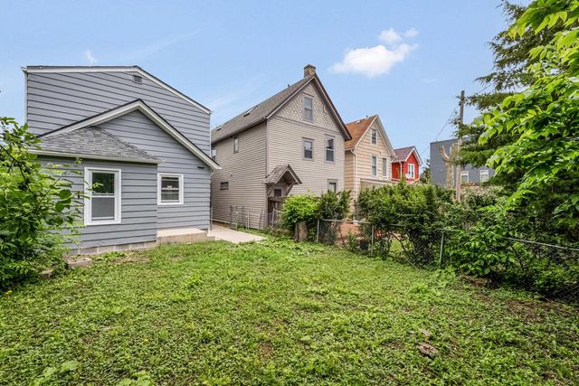 1017 E Pearson STREET, Milwaukee, WI 53202