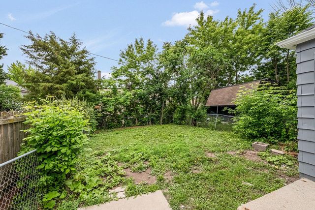 1017 E Pearson STREET, Milwaukee, WI 53202