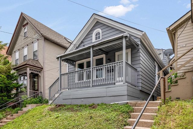 1017 E Pearson STREET, Milwaukee, WI 53202