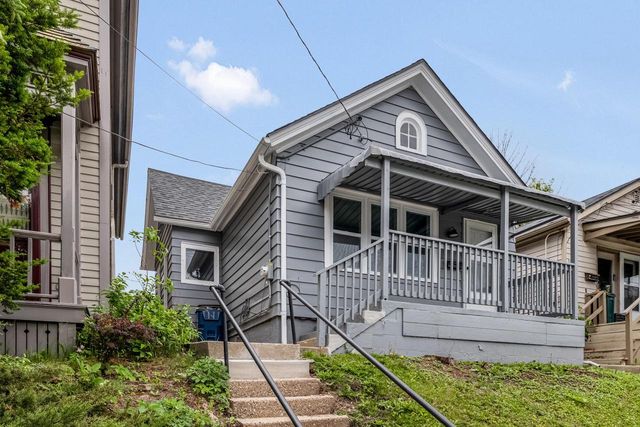 1017 E Pearson STREET, Milwaukee, WI 53202