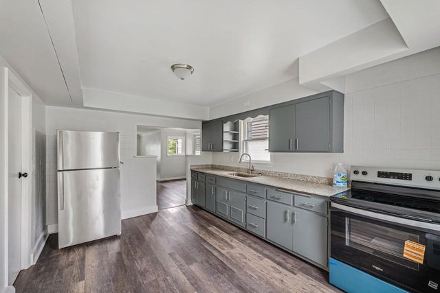 1017 E Pearson STREET, Milwaukee, WI 53202