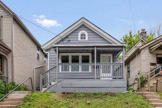 1017 E Pearson STREET, Milwaukee, WI 53202