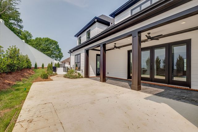 3004 Strickland Dr, Nashville, TN 37221