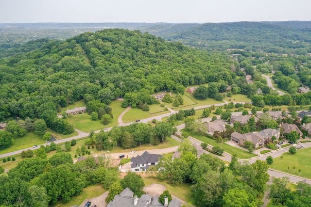 3004 Strickland Dr, Nashville, TN 37221