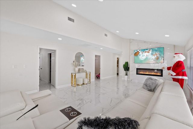 6909 N LOIS AVENUE, Tampa, FL 33614