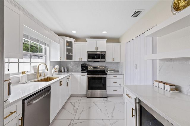 6909 N LOIS AVENUE, Tampa, FL 33614