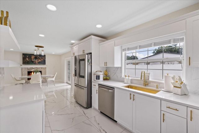 6909 N LOIS AVENUE, Tampa, FL 33614