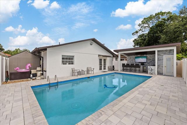 6909 N LOIS AVENUE, Tampa, FL 33614