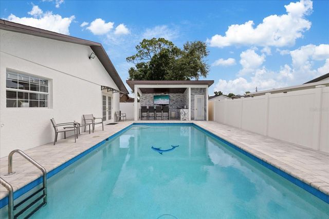 6909 N LOIS AVENUE, Tampa, FL 33614