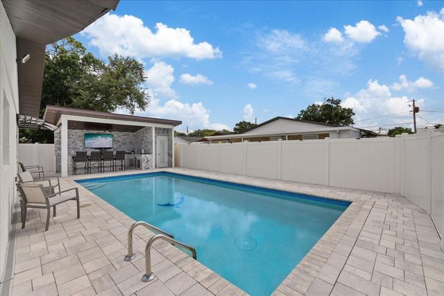 6909 N LOIS AVENUE, Tampa, FL 33614