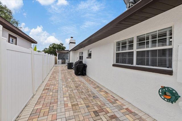 6909 N LOIS AVENUE, Tampa, FL 33614