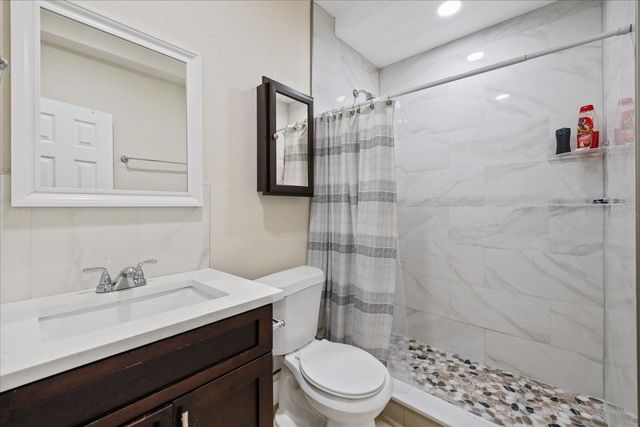 6909 N LOIS AVENUE, Tampa, FL 33614