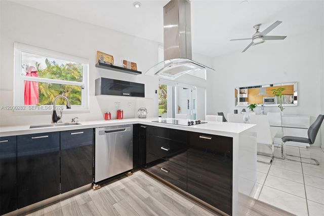 2715 SW 137th Ter, Miramar, FL 33027